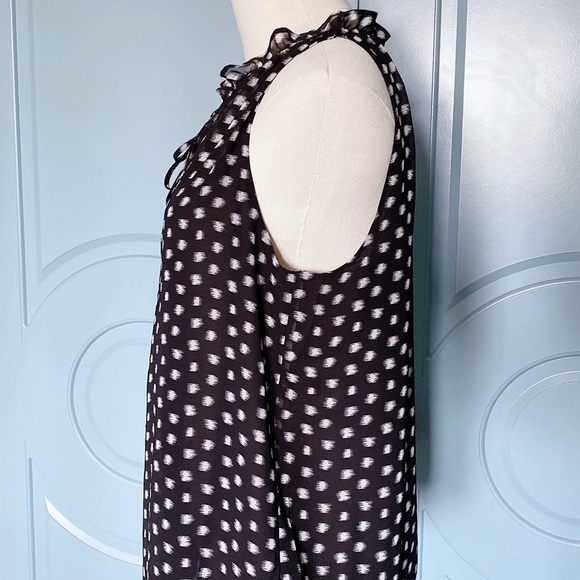 Max Studio Sleeveless Fully Lined Blouse - Picture 4 of 10